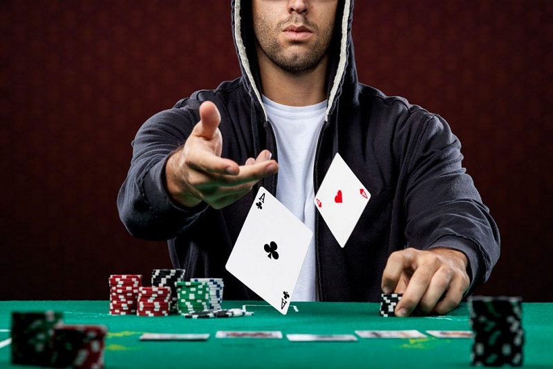 Cách chơi Poker chuyên nghiệp: kinh nghiệm từ những cao thủ tại Oxbet 1 Poker không chỉ là một trò chơi mà đòi hỏi người chơi còn là một nghệ sỹ