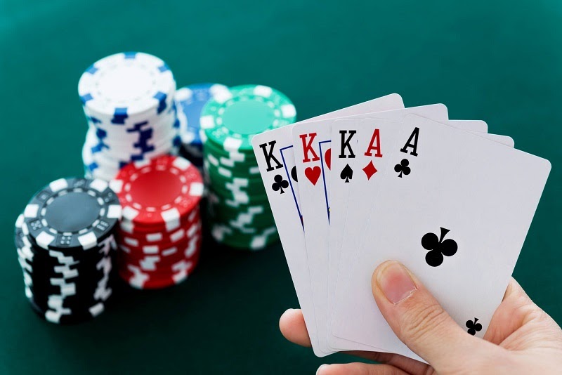 Cách chơi game bài poker online tại Oxbet: cho người mới bắt đầu 2 Học hỏi kinh nghiệm từ các người chơi khác